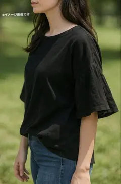 earth music&ecology 黒 フレア袖 Vネック Tシャツ