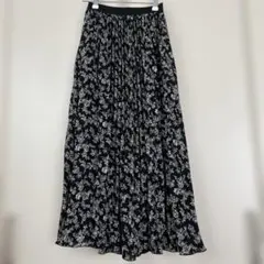 GU 黒と白の花柄プリーツロングスカート Sサイズ