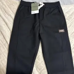 黒ズボン