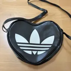 adidas ショルダーバッグ　ハート