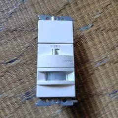 TOSHIBA 人感センサー スイッチ WDG06051
