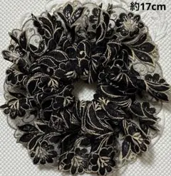 ハンドメイド ♡シュシュ フリル 黒に金糸入り花の刺しゅう入チュール