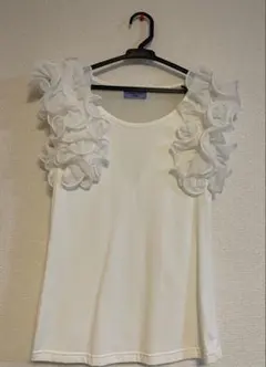 新品　フリル付きホワイトノースリーブTシャツ