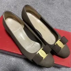 美品　裏地付き　サルヴァトーレフェラガモ ヌバック ヴァラリボン パンプス
