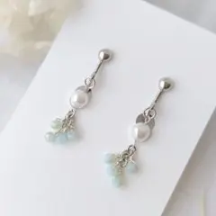 パールとミントカラーのハンドメイドイヤリング　ピアス　A011