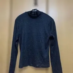 美品　ＧＵ　シアータートルネックT　黒ラメ