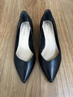 ブラックポインテッドトゥパンプス