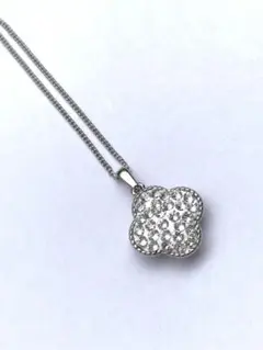 クローバー型ネックレス