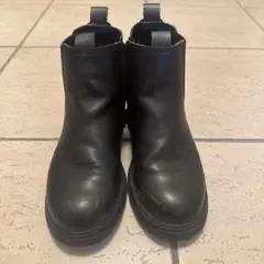 ZARA ブラックブーツ サイズ34のサムネイル