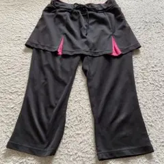 スカート付きストレッチパンツ 黒とピンク