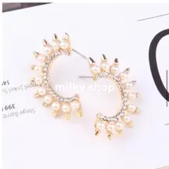 【大人気】花びらパール❤️ゴールド　スタッズ　フープピアス