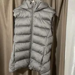 最終値下げ　ユニクロ　ダウンベスト　フード付き