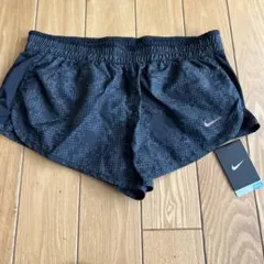 Nike DRI-FIT ブラック ランニングショーツ