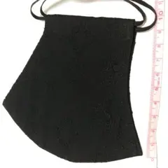 洗えるマスク　刺繍　黒　女性