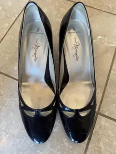 美品✨銀座カネマツ　黒エナメルパンプス