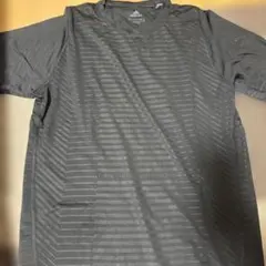 adidas 黒シャツ