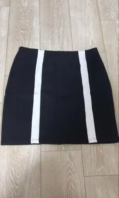 【美品】黒と白のストライプ タイトミニスカート