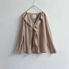 レイビームス フリルデザイン ブラウス ピンクベージュ ワンサイズ とろみ 美品のサムネイル