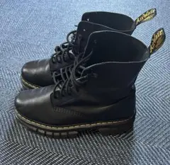 Dr. Martens 8ホール 厚底ブーツ ブラックのサムネイル