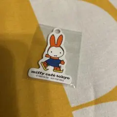 【非売品】miffy cafe tokyo ミッフィー　チャーム