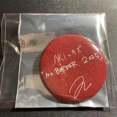 AKi × キズ 「NO BORDER 2025」当日限定コラボバッジ 赤1個