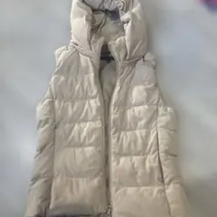 【未使用】ユニクロ　ベージュ フード付き ダウンベスト Sサイズ