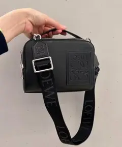LOEWE ブラックレザーショルダーバッグ