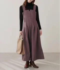 キーネックタックプリーツジャンスカ