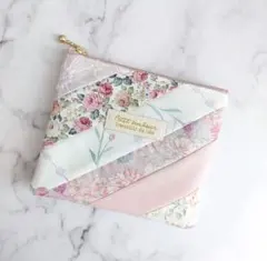 ハンドメイド✩.*˚ パッチワーク フラットポーチ【ピンク】