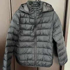 ユニクロ　ライトウォームパデットパーカ　ブラック160