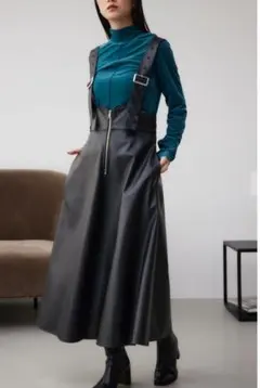 AZUL BY MOUSSYフェイクレザージップアップジャンパースカート