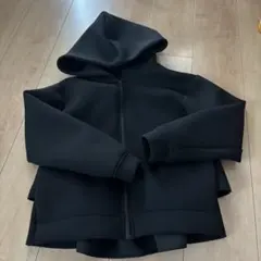 黒フリル付きフードパーカー 140