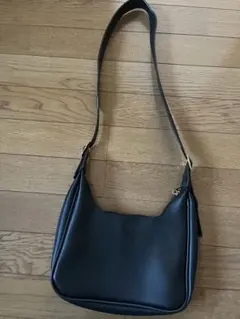 SHEIN 黒の合成皮革ショルダーバッグ