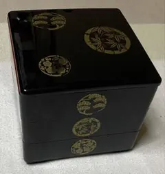 黒い重箱 3段 金色の模様