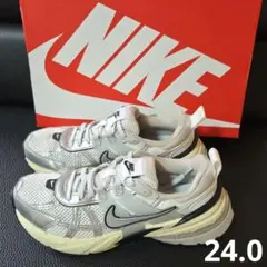 【美品】NIKE　V2K RUN FD0736-100　シルバー 24.0