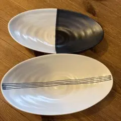楕円形の白黒カレー皿
