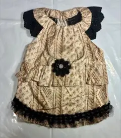 犬服 フリルと花の装飾が可愛い♡