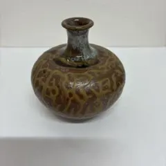 陶器製花瓶 茶色と金色の模様のサムネイル