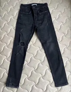 ZARA メンズ スキニーデニム ダメージ加工 ブラックのサムネイル
