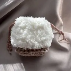 ハンドメイド　巾着袋　ふわふわ　ホワイト　編み物　かぎ針編み　くすみカラー
