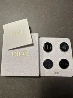 【非売品】　クリスチャンディオール　ノベルティ　ピンバッチ　4個セット