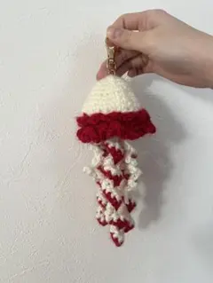 クラゲのあみぐるみ（白と赤）