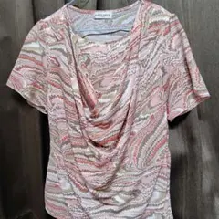 ドレープネック 半袖トップス ピンク系マーブル