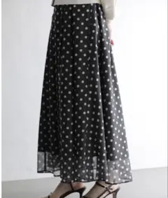 値下げ✨美品着用1回✨ラトータリテ　シアードット柄 フレアスカート ロング丈38のサムネイル