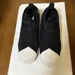 adidas ブラック スリッポン