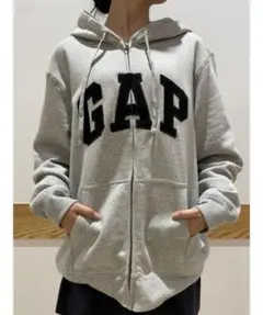 GAP グレー ジップアップパーカー