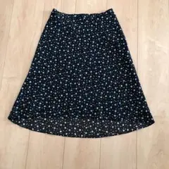 アンタイトル　アシンメトリーのフレアスカート