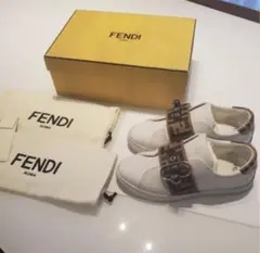 ⭐️FENDI ⭐️スニーカー FFロゴ バックル 　ホワイト　シグネチャー　36のサムネイル