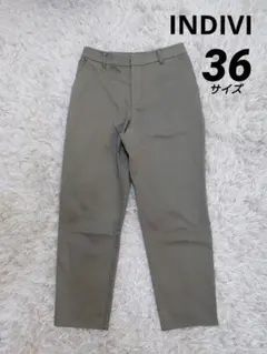 INDIVI（インディヴィ）コットン スリムフィット カジュアルパンツ36サイズのサムネイル