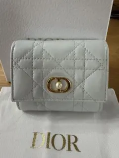 Dior パール付Jolie Hibiscus ウォレット キルティング三つ折りのサムネイル